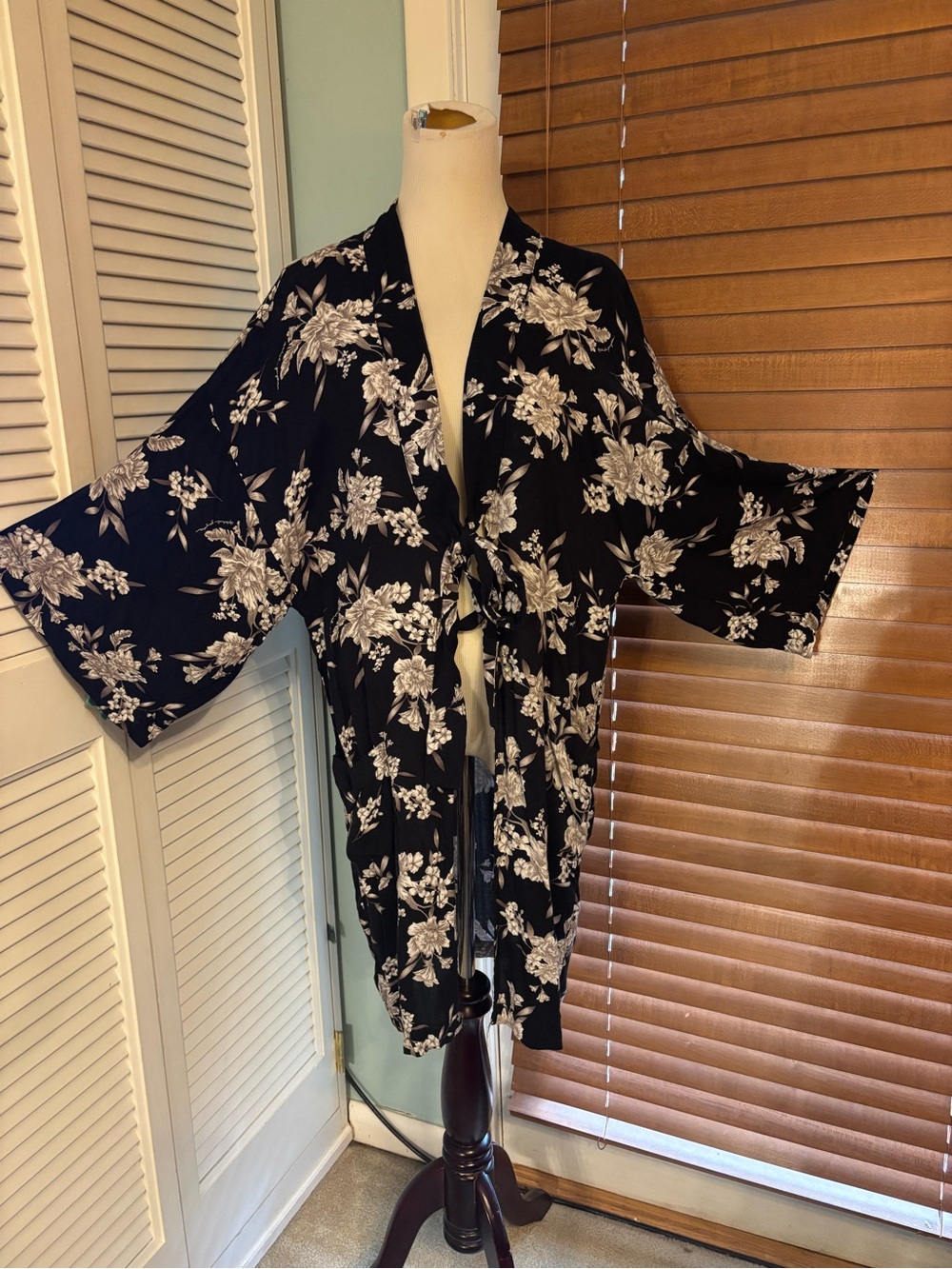 Spiritual Gangster Black & White Floral Kimono Robe